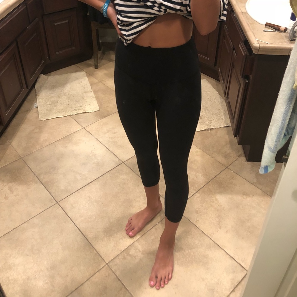 PLAIN BLACK Lulu lemon yoga pants!!!size 2